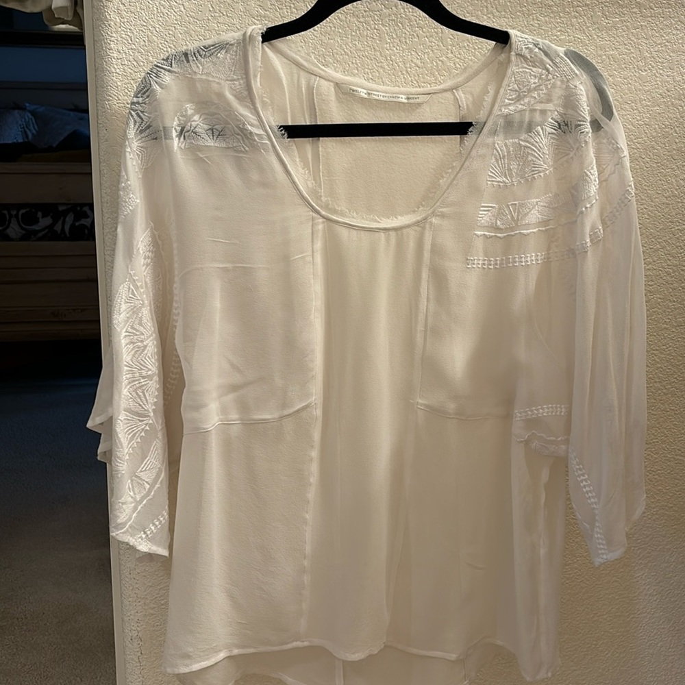 Designer blouse ultra share 100% silk very beautiful detail excellent condition